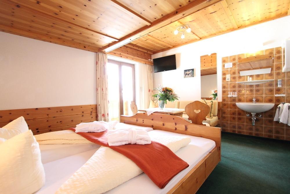 Pension Mittagskogel Sankt Leonhard im Pitztal Szoba fotó